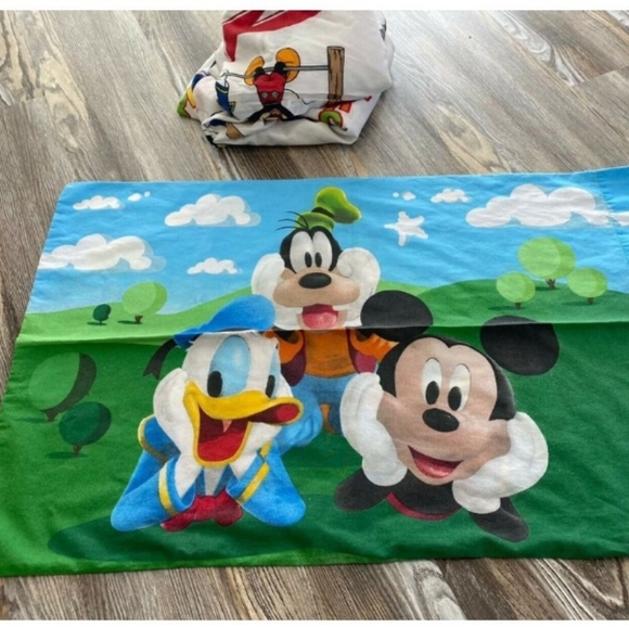 Disney Mickey Mouse Twin Sized Sheet Set - Picture 9 of 9